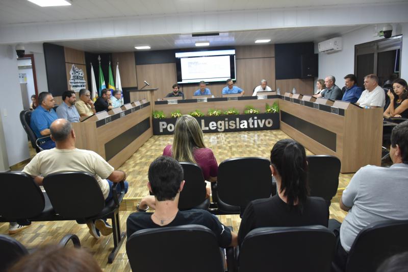 Câmara de Laranjeiras do Sul aprova transferência de concessão para a cooperativa LAR em sessão com plenário lotado